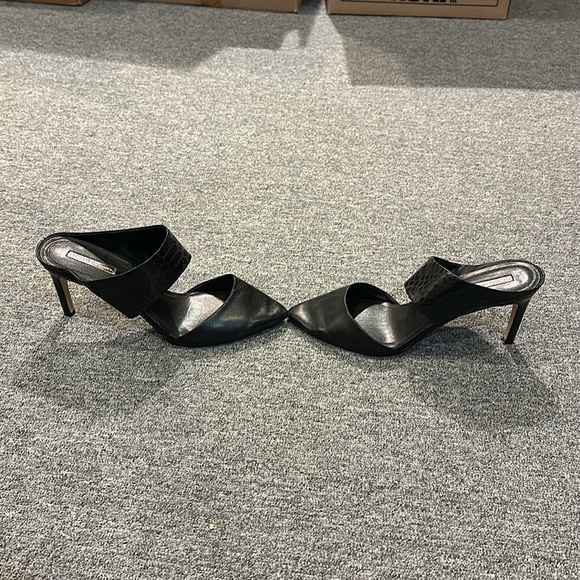 Black BCBGeneration shoes, size 9 - Picture 3 of 4